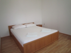 double bed in bedroom 