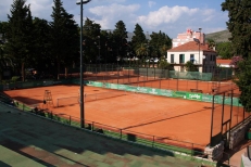 tennis courts in Uvala Bay