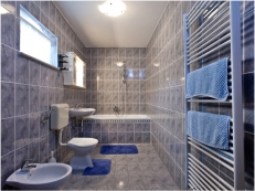 Bathroom with shower/bath tub